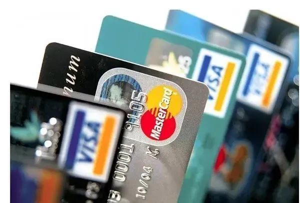 【深度】两年减少8000万张信用卡、卡中心关停潮开启：曾经的零售“尖兵”缘何走到这般境地？